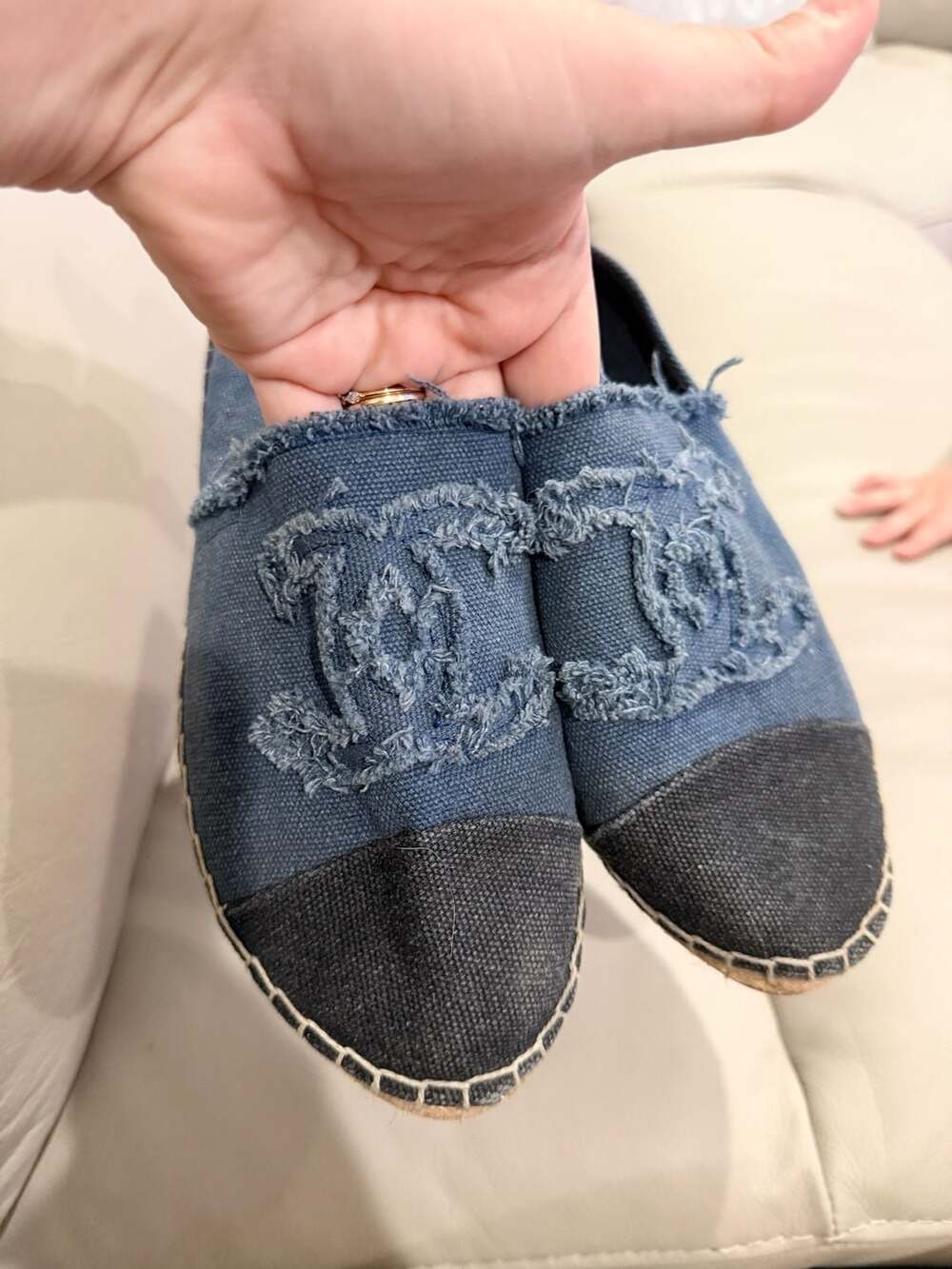 Chanel Espadrilles Size 40 Blue Denim CC Logo Canvas Slip-On Flats